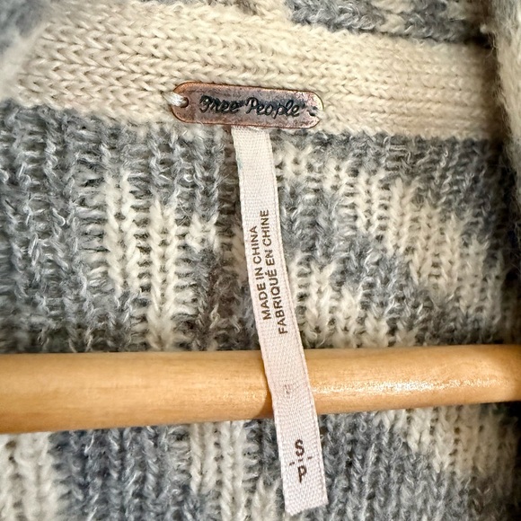 Free People Cardigan Sweater Cozy Warm Oversize Soft Women Animal Print - Picture 4 of 6